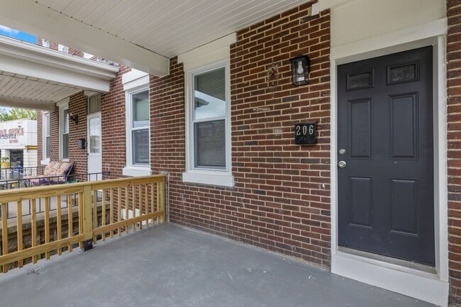 Building Photo - 206 S Hilton St