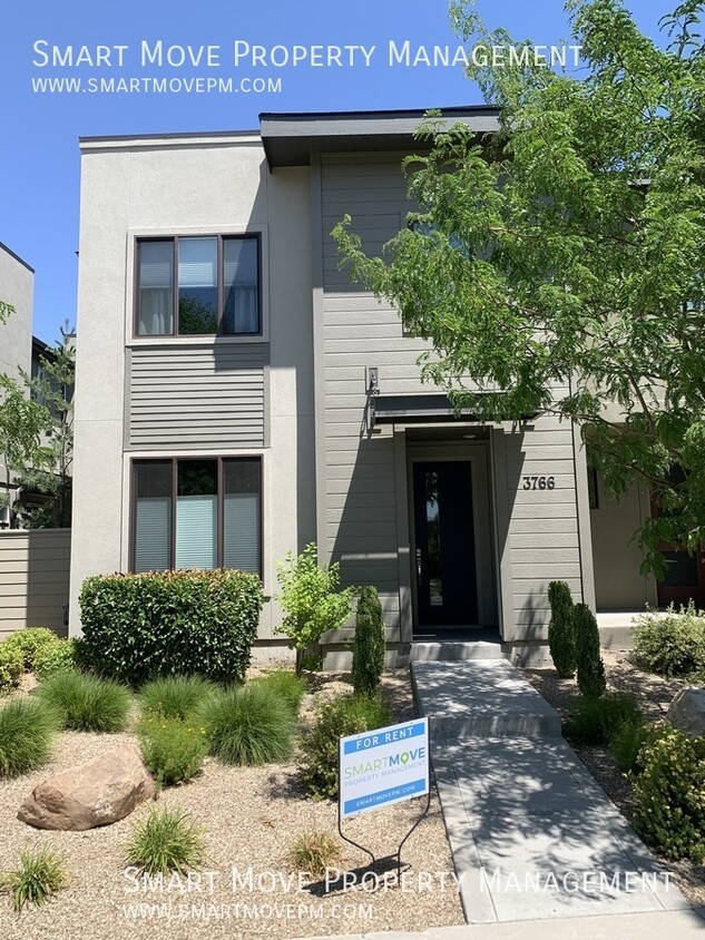 Primary Photo - Exquisite Townhome in Harris Ranch w/Offic...