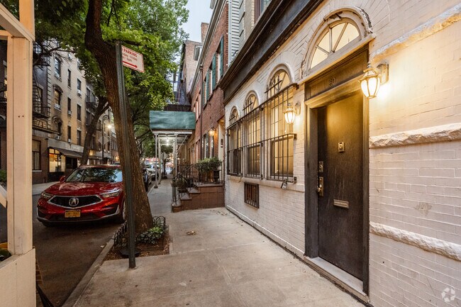 Building Photo - 72 Bedford St
