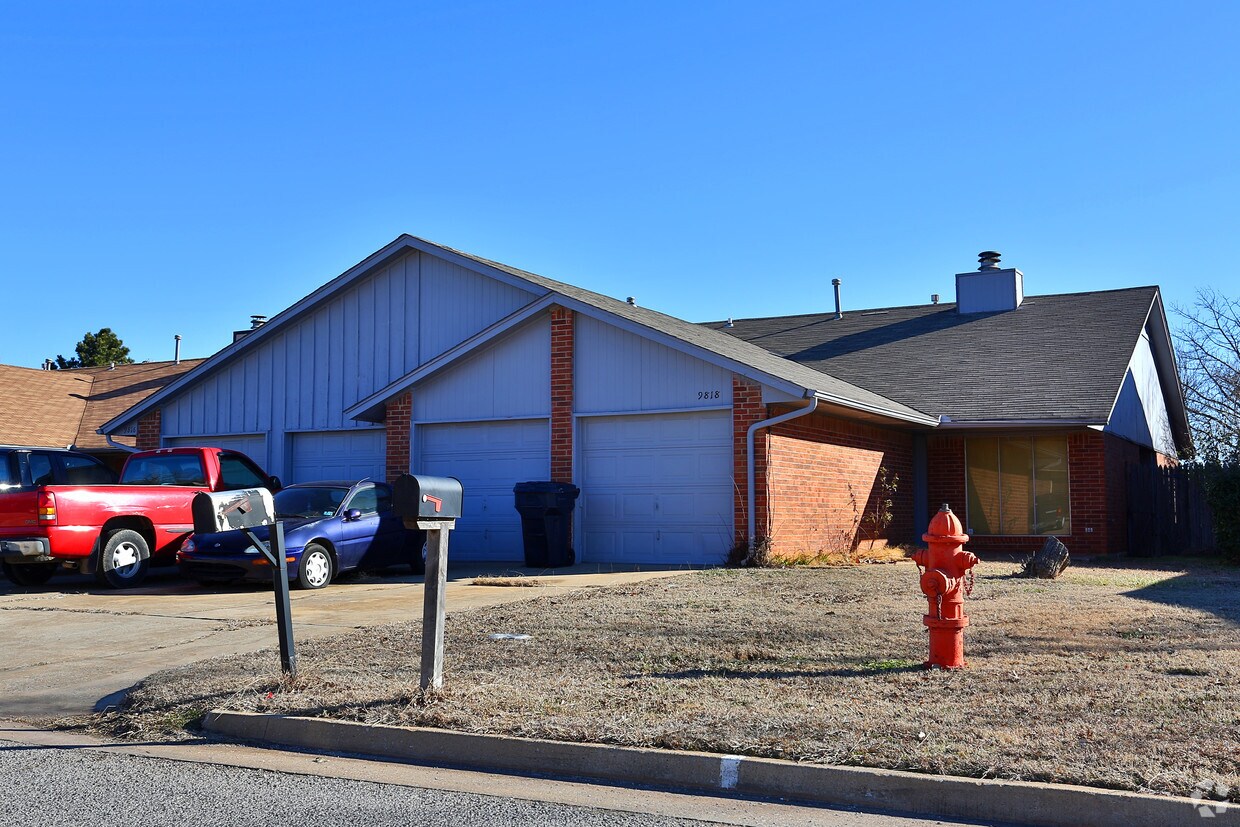 Building Photo - The Larkspur