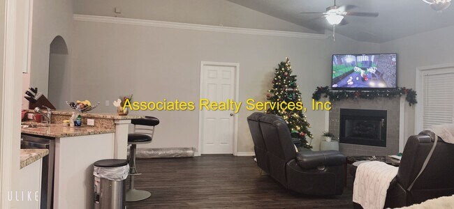 Foto del edificio - Spacious 4-Bedroom Home with Office in Portofino!  LOOK!