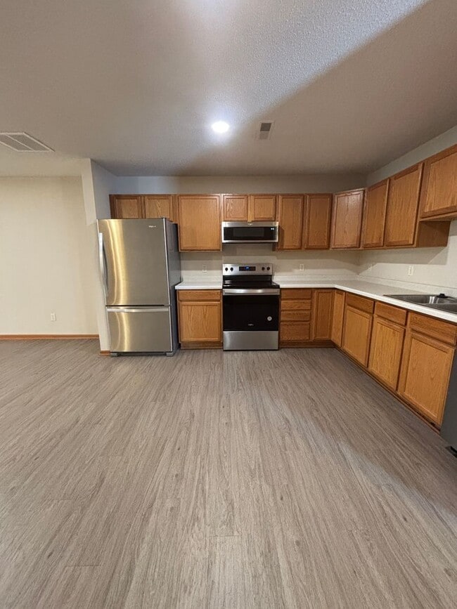 Building Photo - Great Single Level 2 Bedroom Townhome
