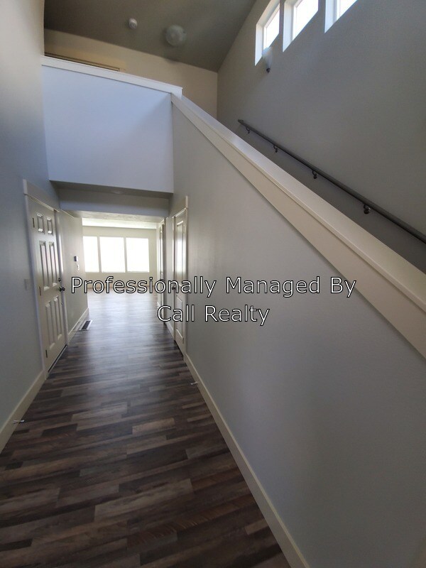 Foto del edificio - 823 Johnson Ct