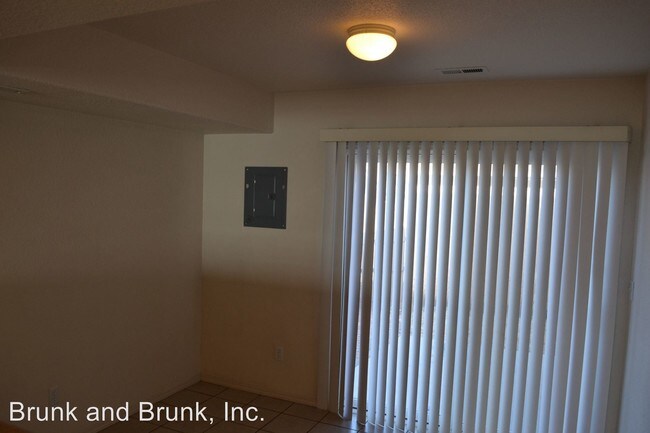 Foto del edificio - 1226-1228 Nichols Blvd