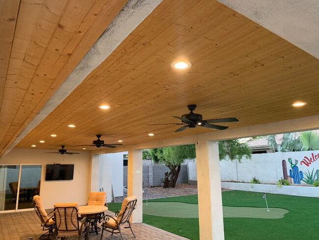 Foto del edificio - 7114 E Orange Blossom Ln
