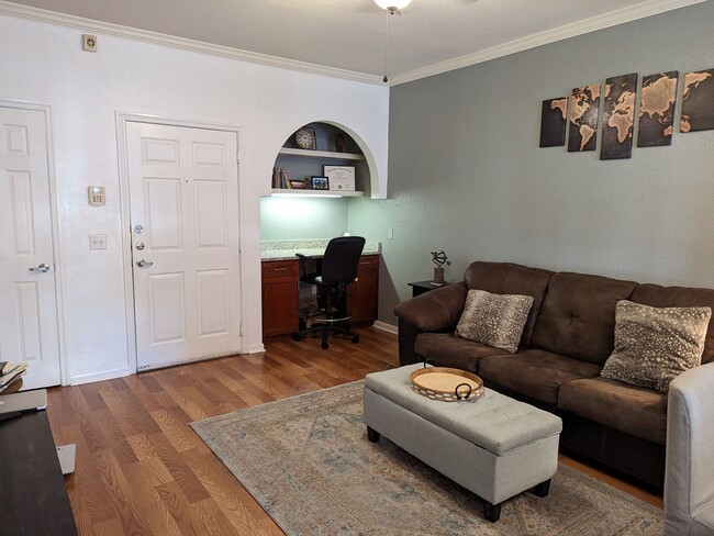 Building Photo - Great 1 Bedroom / 1 Bathroom Condo in Downtown Orlando! Free Water, Sewer, Trash & Pest Control!
