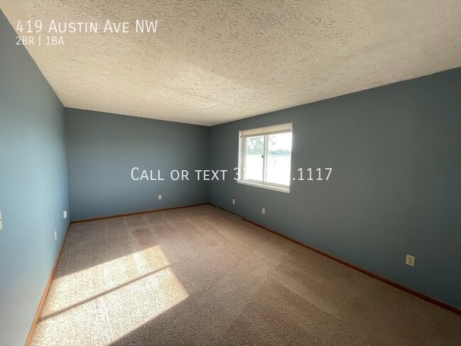 Building Photo - Two bedroom one bathroom second level apar...