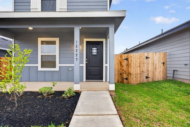 Foto del edificio - 12227 Shield Crest Ct