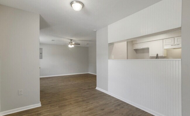 Foto del edificio - 1735 Barrett Ave