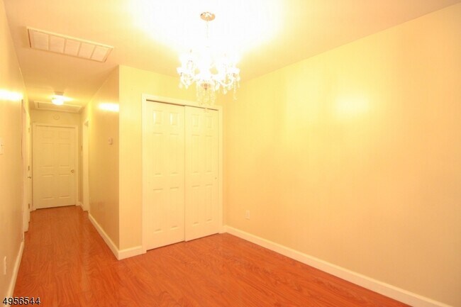 Foto del edificio - 691 N 6th St