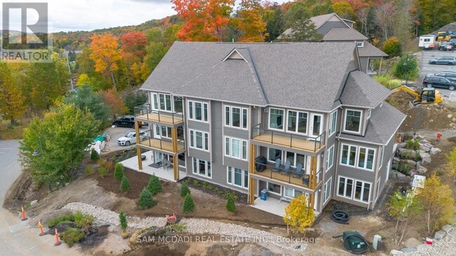 Building Photo - 2 Tree Tops Ln