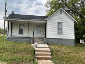 Building Photo - 28 Lawn St