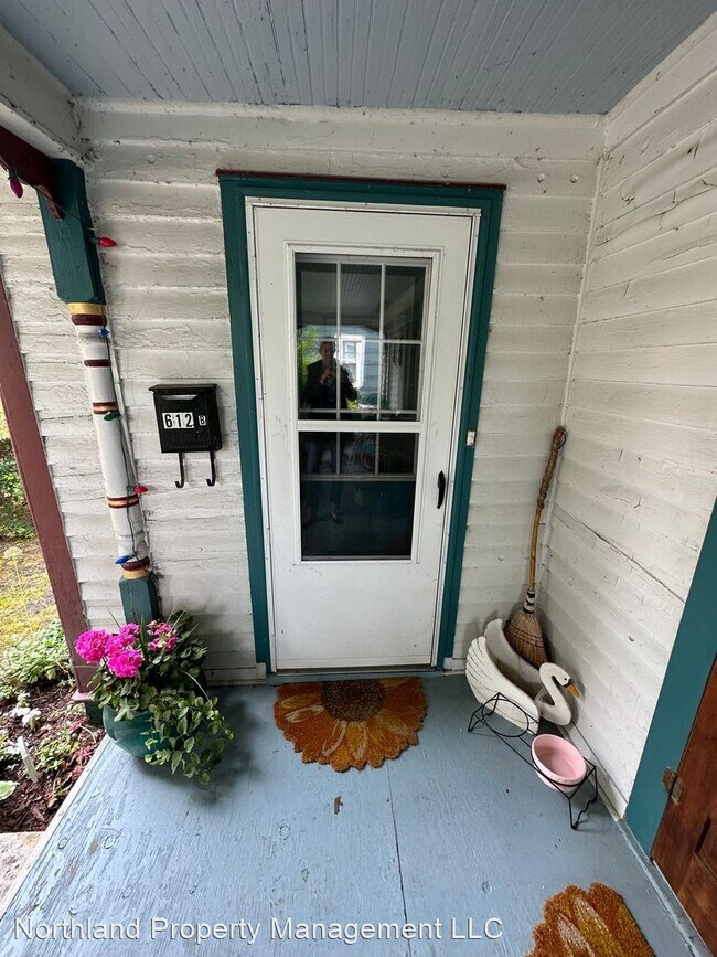 Building Photo - 1 br, 1 bath House - 612 2nd Street - Apar...