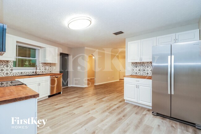 Building Photo - 7631 Tall Tree Ct