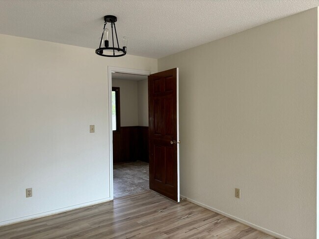 Foto del edificio - Three Bedroom House on a Cul-de-sac, Close...