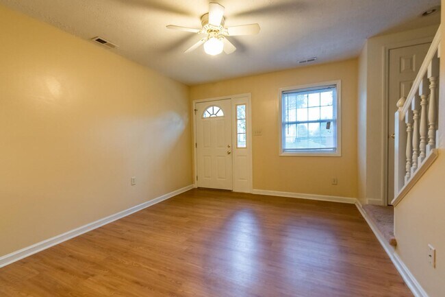 Building Photo - 702 E Sherwood Hills Dr