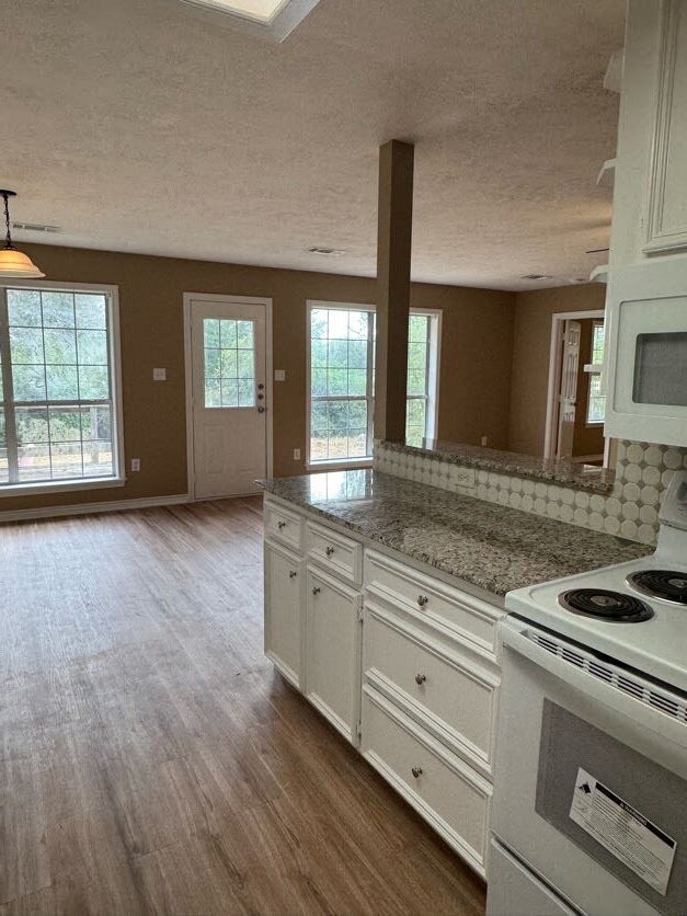 Building Photo - Great 3 bedroom situated next to Blinn College's parking lot!