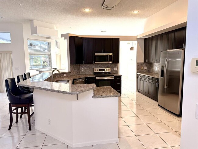 Foto del edificio - 5749 NW 101st Way