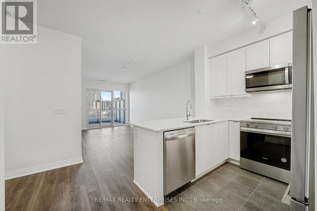 Building Photo - 15 Watergarden Dr