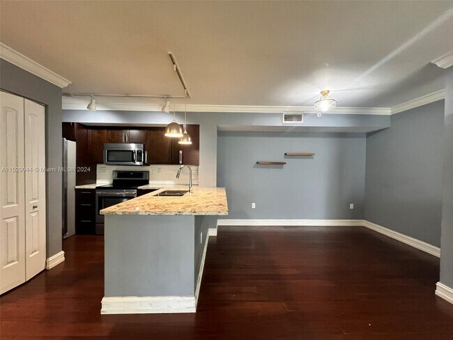 Building Photo - 720 SW 111th Ave