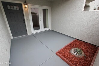 Building Photo - 850 S River Dr