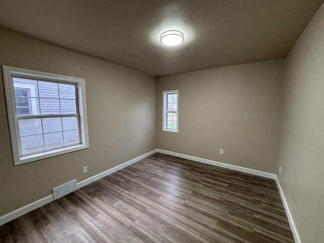 Foto del edificio - Charming 3-Bedroom Home with Spacious Yard...