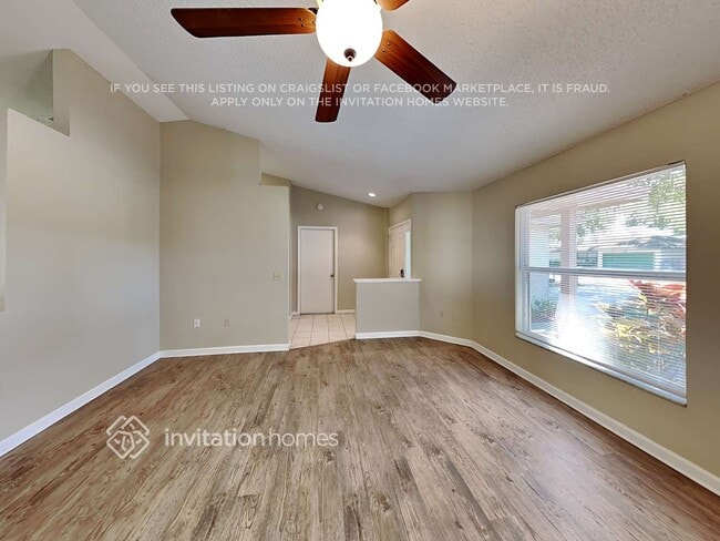 Foto del edificio - 266 Glenridge Loop N