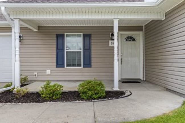 Building Photo - Convenience Meets Comfort in This Charming Home
