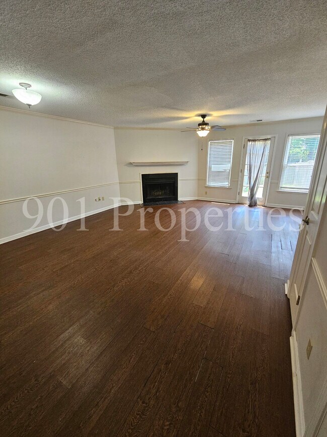 Building Photo - 383 Harts Way Dr