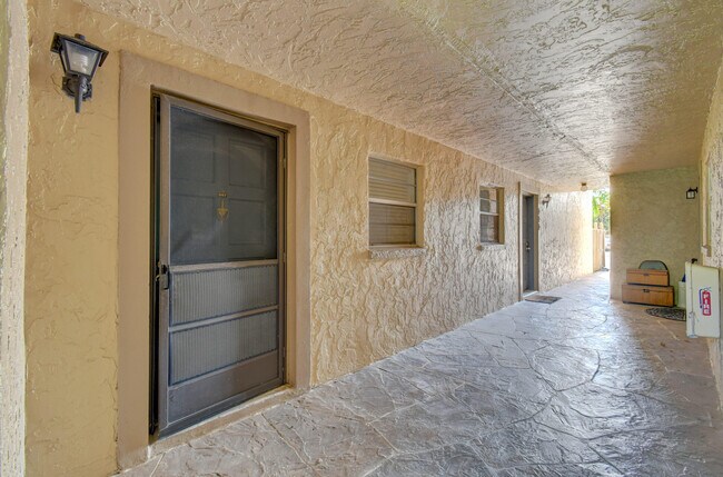Foto del edificio - 1291 NW 13th St