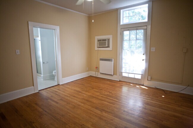 Foto del edificio - Adorable studio apartment, convenient to c...
