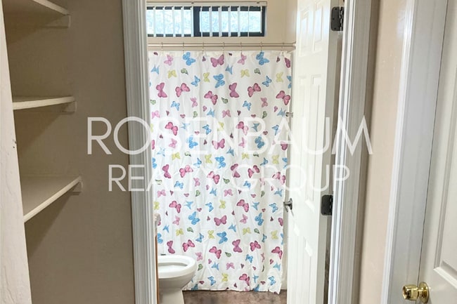 Building Photo - Charming and cozy 2-bedrooms, 1-bath apart...