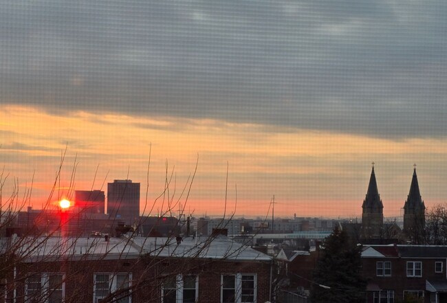 Building Photo - 3 bedroom, 1 bath charming townhome in Wilmington