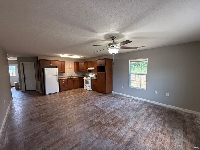 Building Photo - 104 Nancy Ln