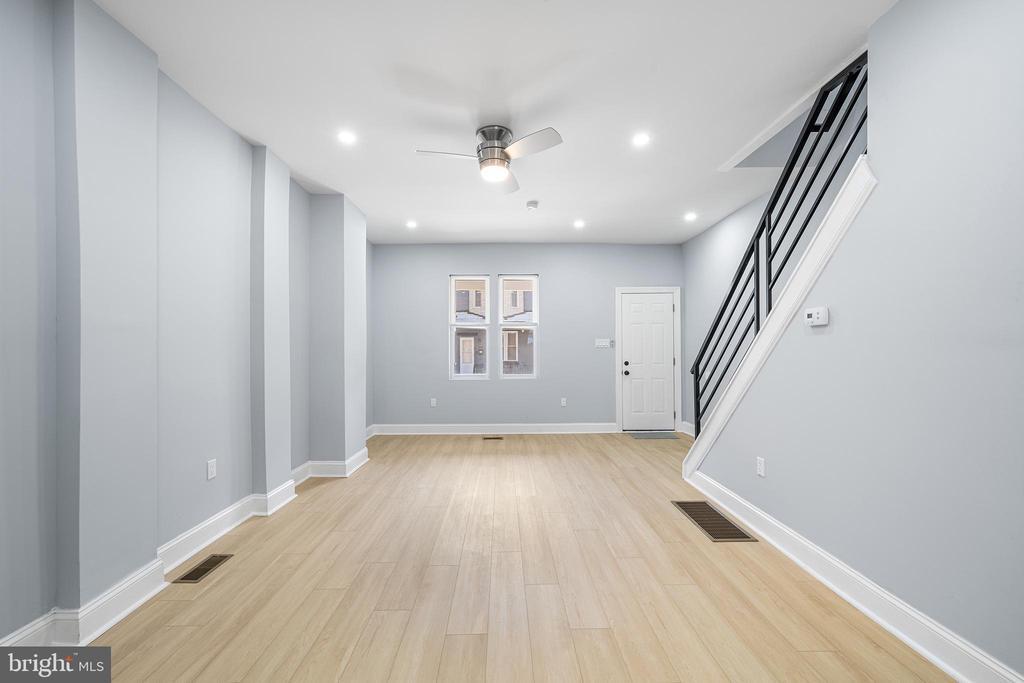 Primary Photo - 56 N Yewdall St