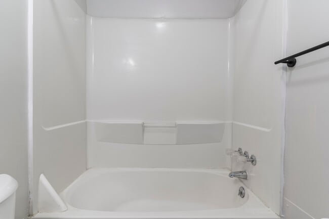 Building Photo - Affordable Luxury Apartment Near DC