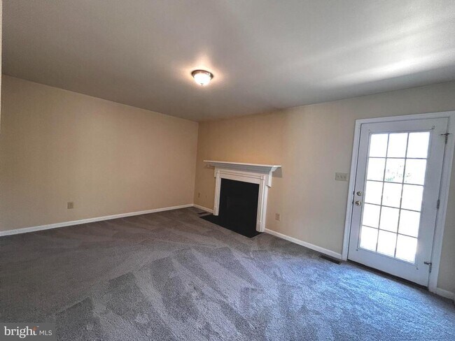 Foto del edificio - 149 Lexington Ct