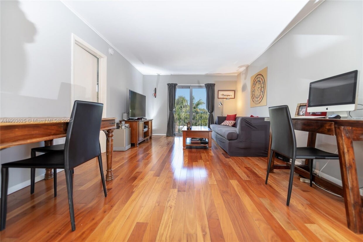 Foto principal - 1674 Bay Rd