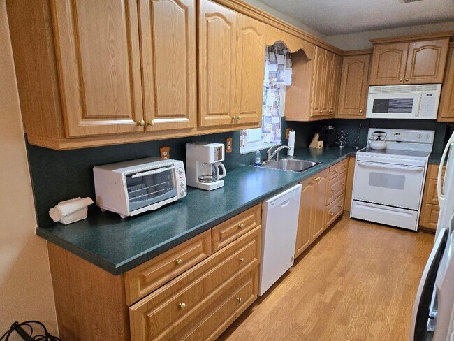 Building Photo - 13849 Royal Palm Ct