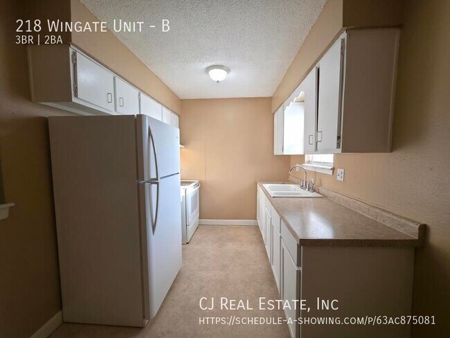 Building Photo - 218 SE Wingate St