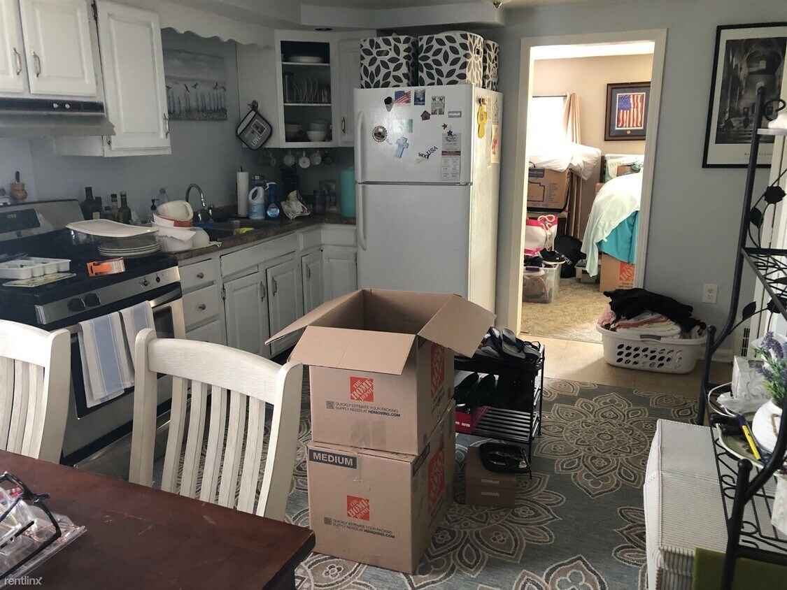 Primary Photo - 3 br, 1 bath House - 112 Graham Ave