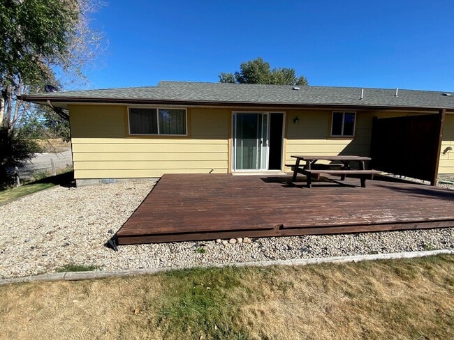 Building Photo - 2 bed 1 bath in Hamilton