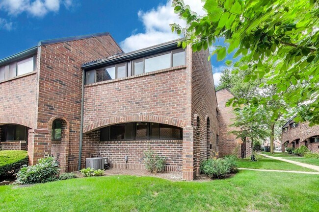Foto del edificio - 821 S Racine Ave