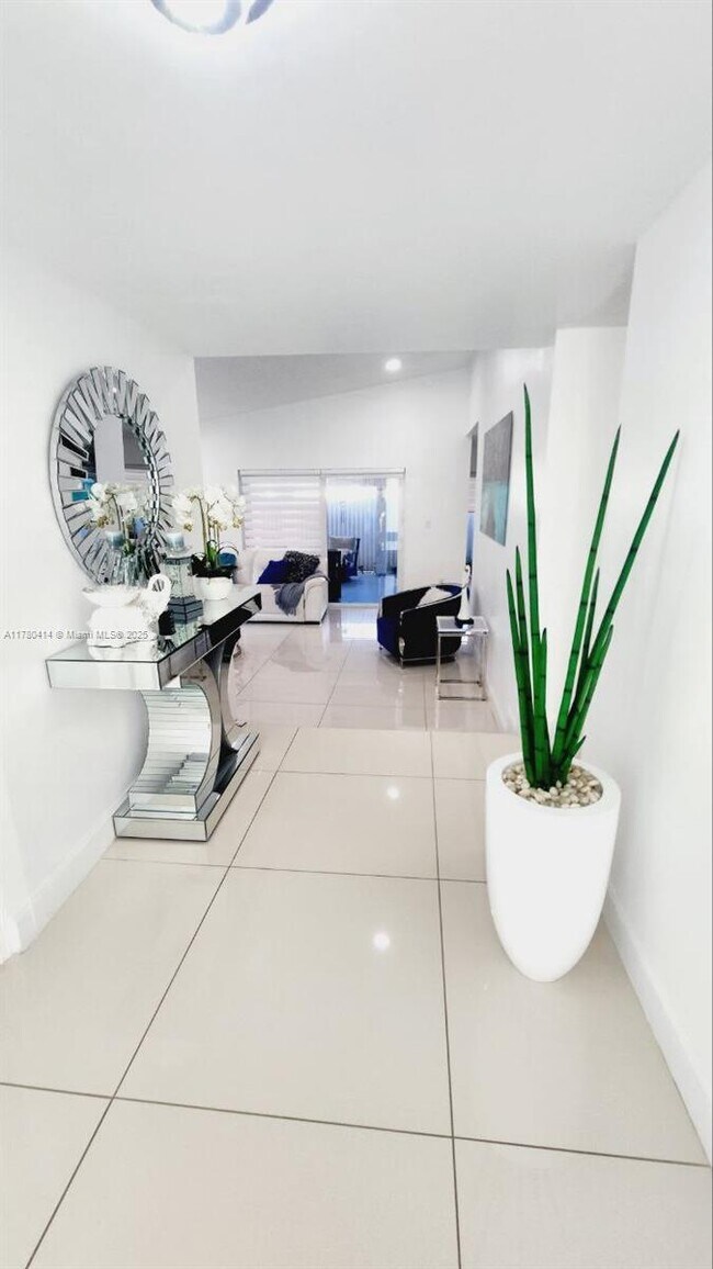 Foto del edificio - 434 SW 99th Ct