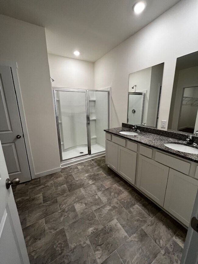 Foto del edificio - One level 4 Bed 3 Bath home built in 2024