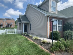 Building Photo - 1065 Elk Dr