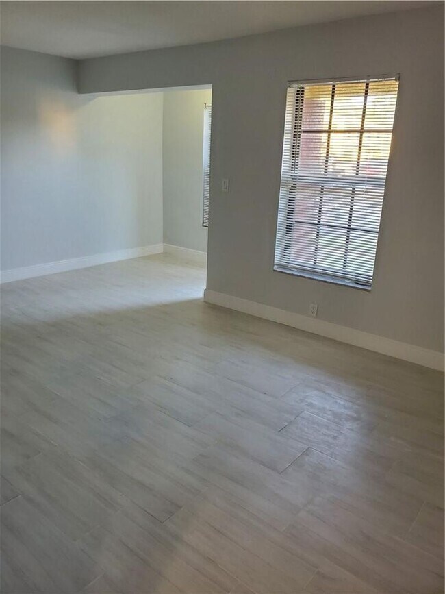 Building Photo - 2743 NW 47th Terrace