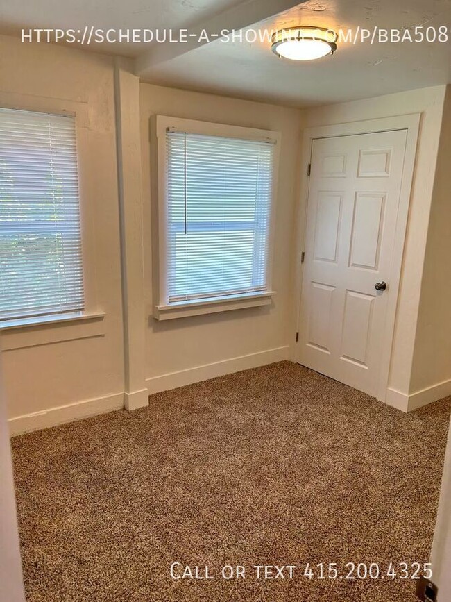 Building Photo - Pet Friendly 3 Bedroom in Salinas