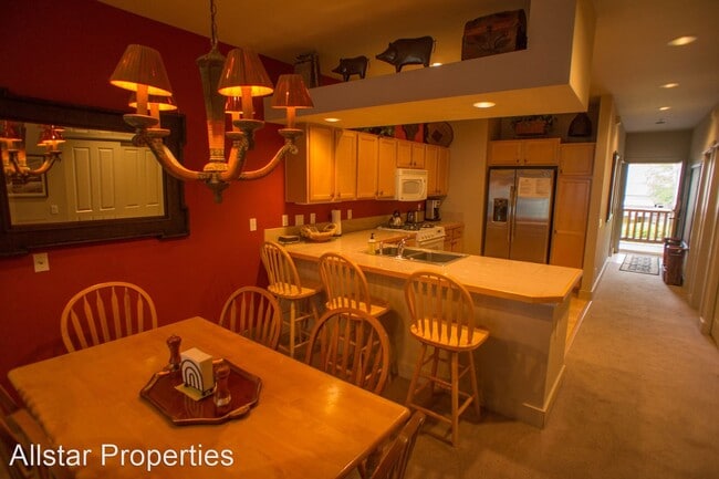 Building Photo - 3 br, 2 bath House - 110 Wood River Dr. #12