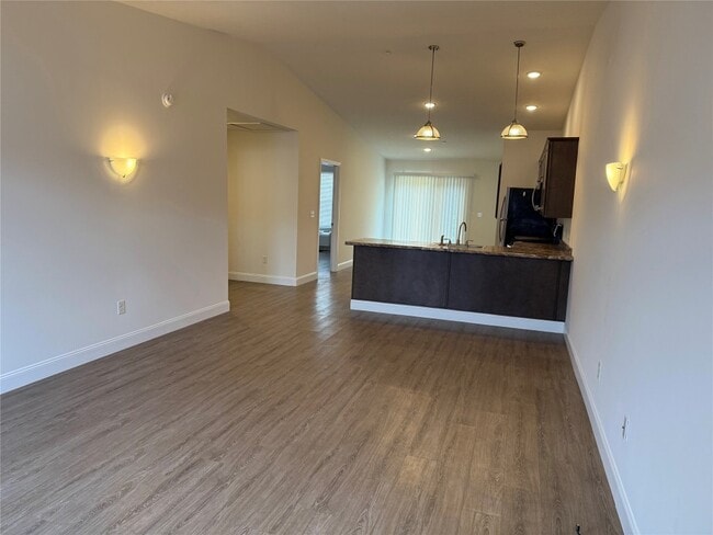 Building Photo - 5187 Westgate Dr